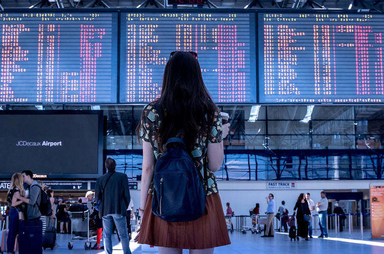Auch am Flughafen können noch Last-Minute-Flüge gebucht werden
