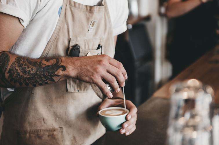 Es gibt viele Jobmöglichkeiten für Backpacker, so zum Beispiel als Barista